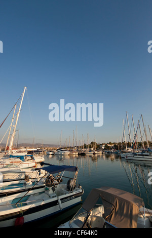 Bateaux à port de Latchi, région de Paphos, Chypre Banque D'Images