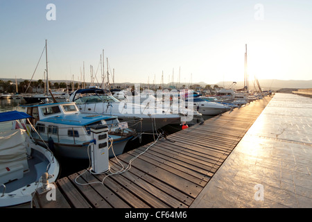 Bateaux à port de Latchi, région de Paphos, Chypre Banque D'Images