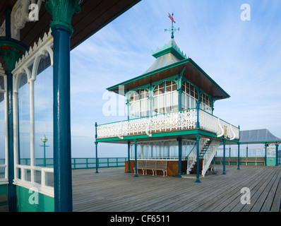 La pagode pavillon de style sur la jetée-chef de Clevedon Pier, le seul parfaitement intact, Grade 1 pier énumérées dans le pays. Banque D'Images