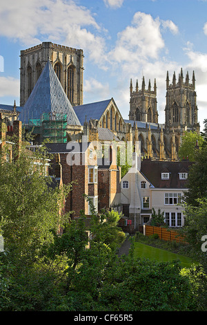 Vue de la cathédrale de York à partir du mur de la ville. Banque D'Images