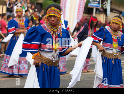 MALAYBALAY CITY, BUKIDNON, PHILIPPINES 3 mars 2012- Plus grand et plus grand rassemblement de tribus culturelles autochtones dans la province. Banque D'Images