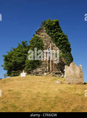 Reste de l'ancienne chapelle et un ancien cimetière. Banque D'Images