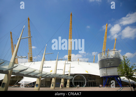 Vue extérieure de l'entrée principale de l'O2 Arena de Greenwich. Banque D'Images