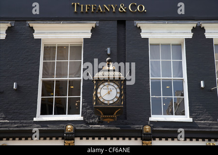 Vue extérieure de la boutique avant de Tiffany And Co sur Bond Street à Londres. Banque D'Images