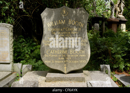 Un portrait de William et Catherine Stands des pierres tombales dans Abney Park Cemetery. Banque D'Images