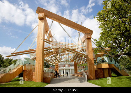 Vue extérieure de l'architecture de Frank Gehry à la Serpentine Gallery dans Hyde Park. Banque D'Images