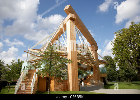 Vue extérieure de l'architecture de Frank Gehry à la Serpentine Gallery dans Hyde Park. Banque D'Images