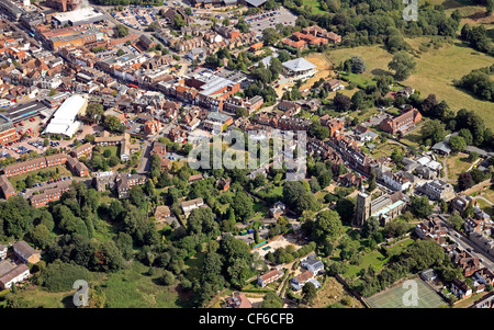 Vue aérienne de Sevenoaks du sud-ouest avec l'église St Nicholas en bas à droite, Kent, Royaume-Uni Banque D'Images