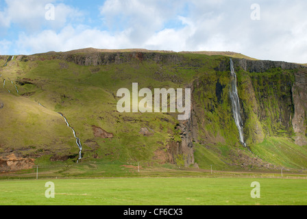 Cascade de Seljalandsfoss dans le sud de l'Islande Banque D'Images