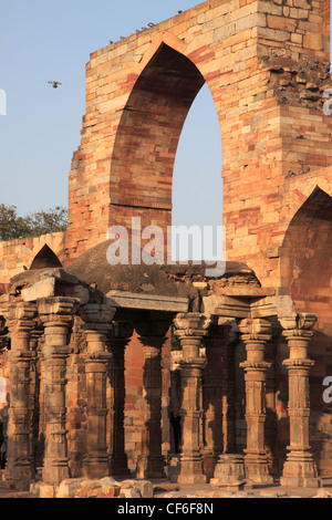 L'Inde, Delhi, complexe Qutb, Archway, ruines, Banque D'Images