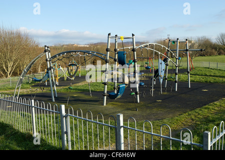 L'aire de jeu dans Tuckingmill Valley Park, près de Hayle Cornwall, UK. Banque D'Images