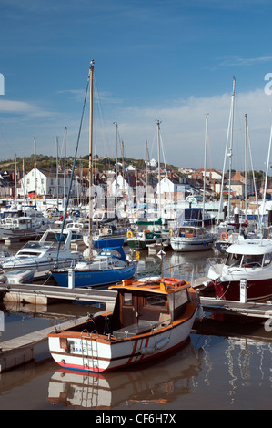 Vue sur la marina et le port, Watchet, Somerset. Banque D'Images