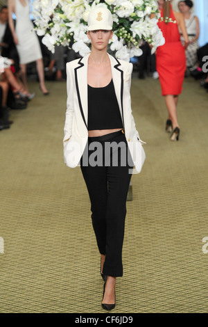 Bill Blass New York pour WearSpringSummer 2012 Banque D'Images