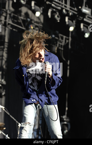 Cage the Elephant jouant au festival vaudou de la Nouvelle Orléans en 2010. Banque D'Images