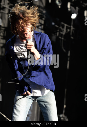 Cage the Elephant jouant au festival vaudou de la Nouvelle Orléans en 2010. Banque D'Images