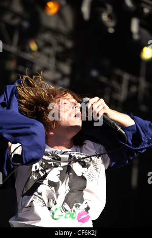 Cage the Elephant jouant au festival vaudou de la Nouvelle Orléans en 2010. Banque D'Images