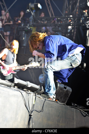 Cage the Elephant jouant au festival vaudou de la Nouvelle Orléans en 2010. Banque D'Images