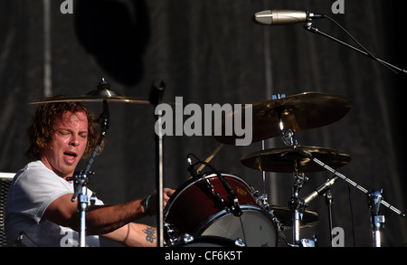 Cage the Elephant jouant au festival vaudou de la Nouvelle Orléans en 2010. Banque D'Images