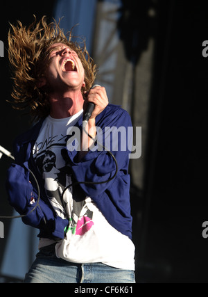 Cage the Elephant jouant au festival vaudou de la Nouvelle Orléans en 2010. Banque D'Images