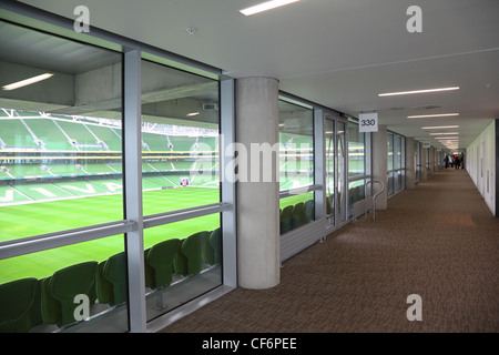 Juin 10 lignes DUBLIN Corridor vert des strapontins grand stade vide le 10 juin 2010 Aviva Aviva Stadium de Dublin la réparation Banque D'Images