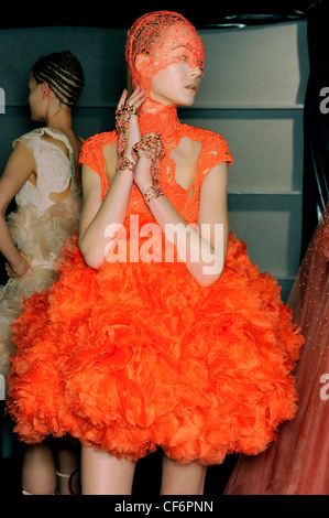 Alexander McQueen Backstage Paris Prêt à Porter Printemps Été 2012 Banque D'Images