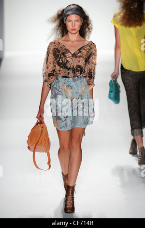 Rebecca Minkoff New York pour WearSpringSummer 2012 Banque D'Images