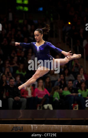 Jordyn Wieber participe à la poutre à l'événement 2012 American Cup La gymnastique Banque D'Images