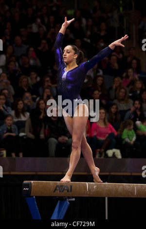 Jordyn Wieber participe à la poutre à l'événement 2012 American Cup La gymnastique Banque D'Images