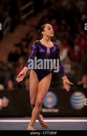 Jordyn Wieber participe à l'exercice au sol à l'événement 2012 American Cup La gymnastique Banque D'Images