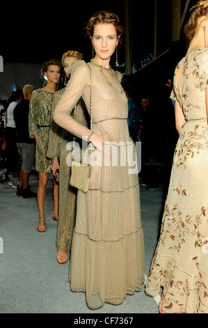 Paris Backstage Valentino Prêt à Porter Printemps Été 2012 Banque D'Images