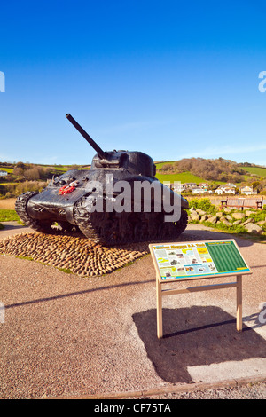 L'Américain Sherman historique BB tank récupéré de la Manche et restauré à Torcross dans le sud du Devon, England, UK Banque D'Images