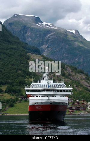 La Norvège (le fjord de Geiranger Geirangerfjorden) est un fjord dans la région de Sunnmøre, dans le sud de Møre og Romsdal Nordlys Hurtigruten Banque D'Images