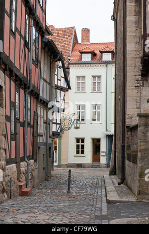 Quedlinburg, Allemagne avec cadre en bois maisons et immeubles et rues pavées Banque D'Images