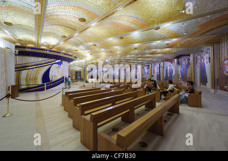 Pièces principales avec les restes du saint. Sanctuaire de Saint Pio de Pietrelcina à San Giovanni Rotondo, Pouilles. L'Italie. Banque D'Images