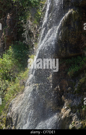 Ville américaine avec petite cascade Hot Springs South Dakota aux États-Unis d'en dessous de l'eau éclaboussure verticale bobody gros plan de cascade verticale haute résolution Banque D'Images