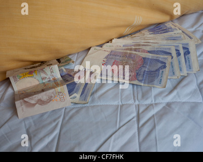 La monnaie britannique sous le matelas. Banque D'Images