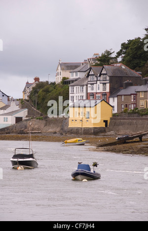 Donnant sur le port, Aberdovey / Aberdyfi, Parc National de Snowdonia, le Nord du Pays de Galles, Royaume-Uni Banque D'Images