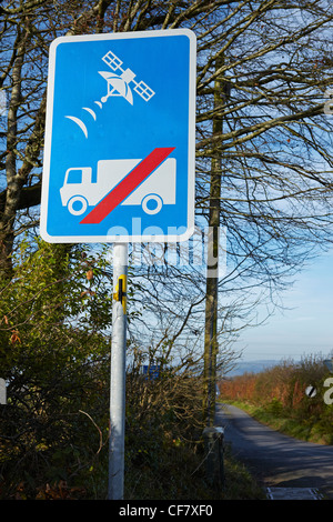 Sat Nav panneau d'avertissement, l'ouest du pays de Galles, Royaume-Uni Banque D'Images