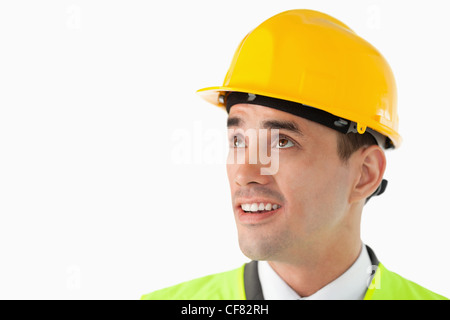 Close up de l'architecte avec le casque à la recherche sur le côté Banque D'Images