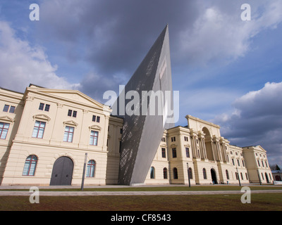 Musée historique militaire de la Bundeswehr (MHM) à Dresde Saxe Allemagne après rénovation par l'architecte Daniel Libeskind Banque D'Images