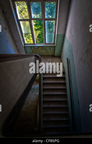 En escalier Krampnitz ancien réservoir barracks Banque D'Images