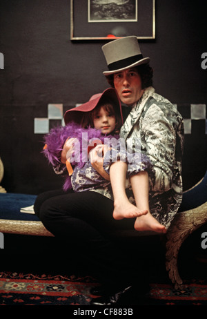 Kenneth Anger et acteur enfant pendant le tournage de Lucifer Rising à Londres 1971 Banque D'Images