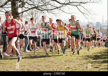 Les hommes de moins de 17 Cross-country National La Colline du Parlement le samedi 25 février 2012 Londres Banque D'Images