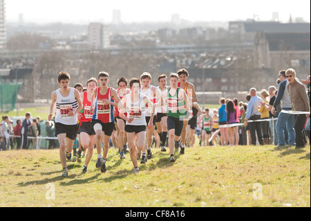 Les hommes de moins de 17 Cross-country National La Colline du Parlement le samedi 25 février 2012 Londres Banque D'Images