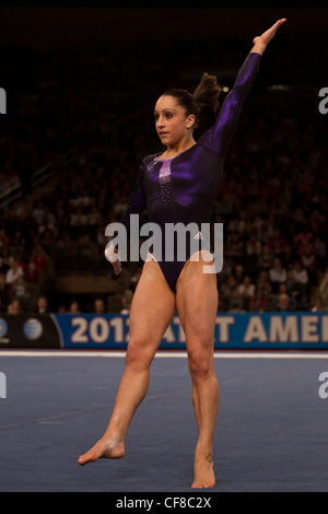 Jordyn Wieber (USA) participe à l'exercice au sol à l'événement 2012 American Cup La gymnastique Banque D'Images