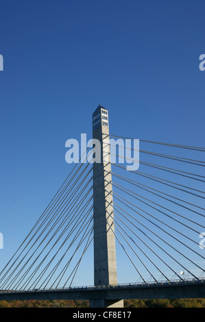 Observatoire Penobscot Narrows Bridge enjambant la rivière Penobscot, dans le Maine. Pont le plus haut observatoire dans le monde. Banque D'Images