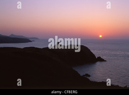 Trwynycastell pointe à la direction St David's Head au coucher du soleil l'ouest du pays de Galles Pembrokeshire Abereiddy UK Banque D'Images