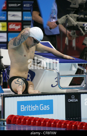 Anthony Stephens (S5) dans la catégorie mixte pour hommes 50m dos au championnat de natation britannique 2012 Banque D'Images