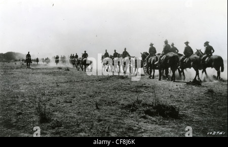 Expédition punitive mexicaine : Troupe de Cavalerie Cinquième, Fort Sheriden, en route vers l'avant près de Dubban. Le 2 mai 1916. Buffalo Soldi Banque D'Images
