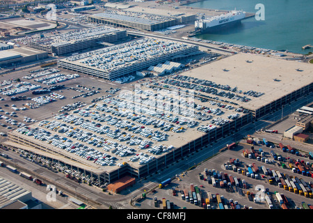 L'Espagne, l'Europe, Barcelone, ville, port, voitures, l'exportation, de nombreuses, parking, port, transport, camions, de l'industrie Banque D'Images